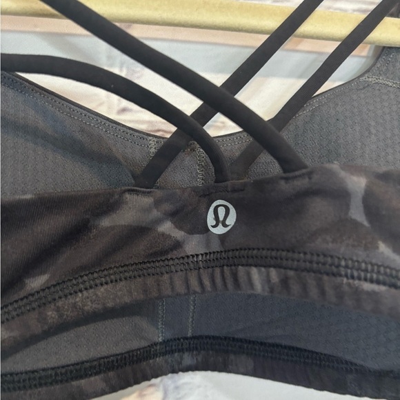 Lululemon Free To Be Serene Bra Camo Print Deep Coal Black- Size 2 - Picture 4 of 4